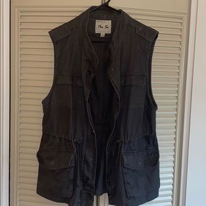 Dark grey vest